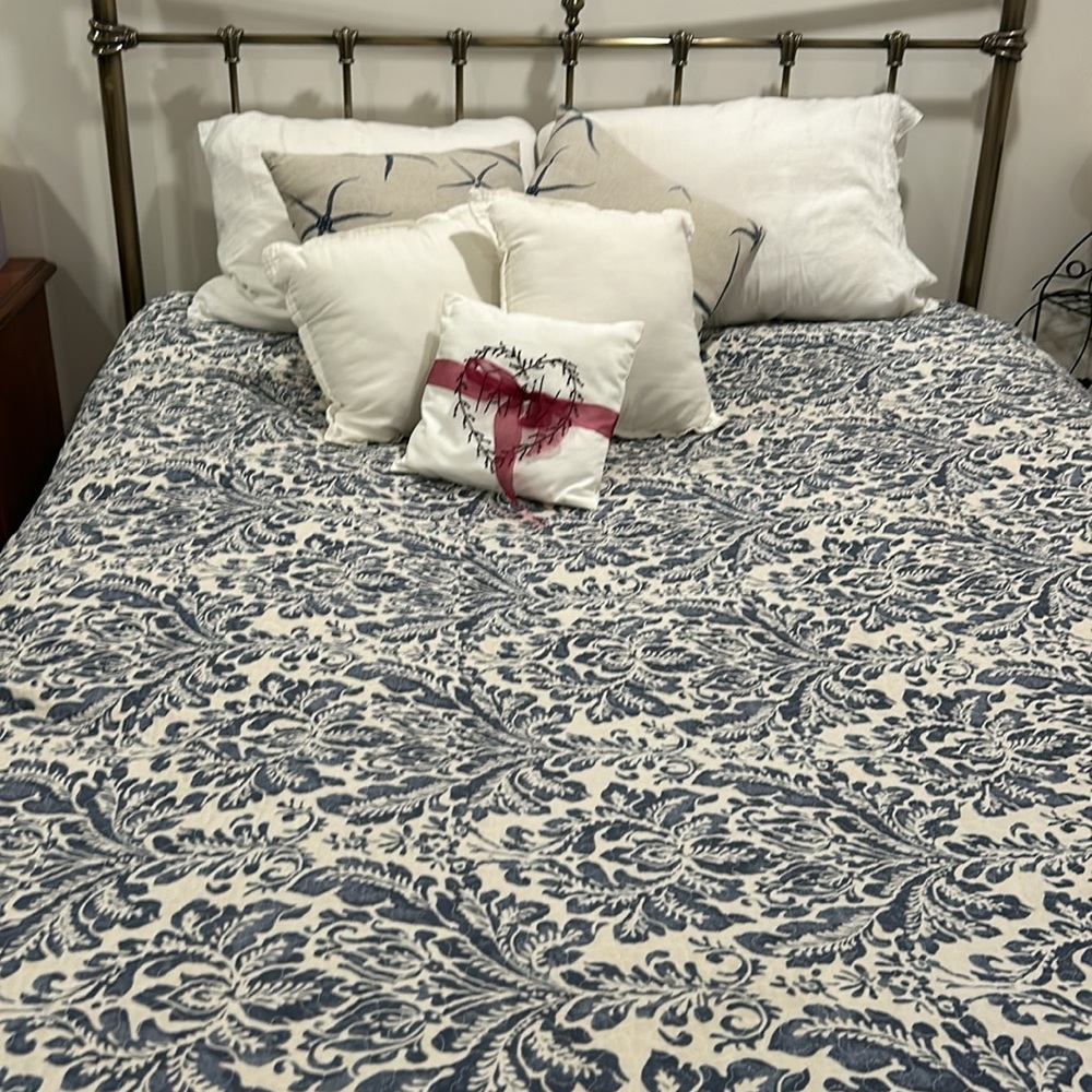 Queen sized reversible blue and white quilt/coverlet